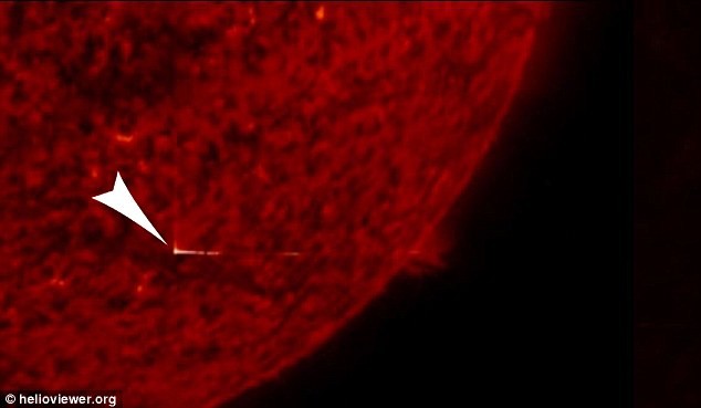 Vệ tinh Heliospheric Observatory (SOHO) của NASA cung cấp những hình ảnh mới nhất về một cánh cửa nghi là cửa ra vào của UFO vừa được tìm thấy trên Mặt trời. Nguồn ảnh: Dailymail